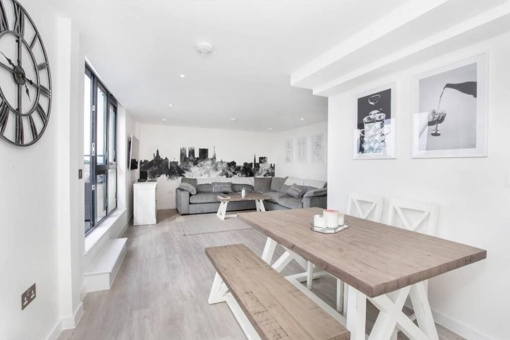 2 Bedroom Penthouse - Large Balcony - Minster View York Eksteriør bilde