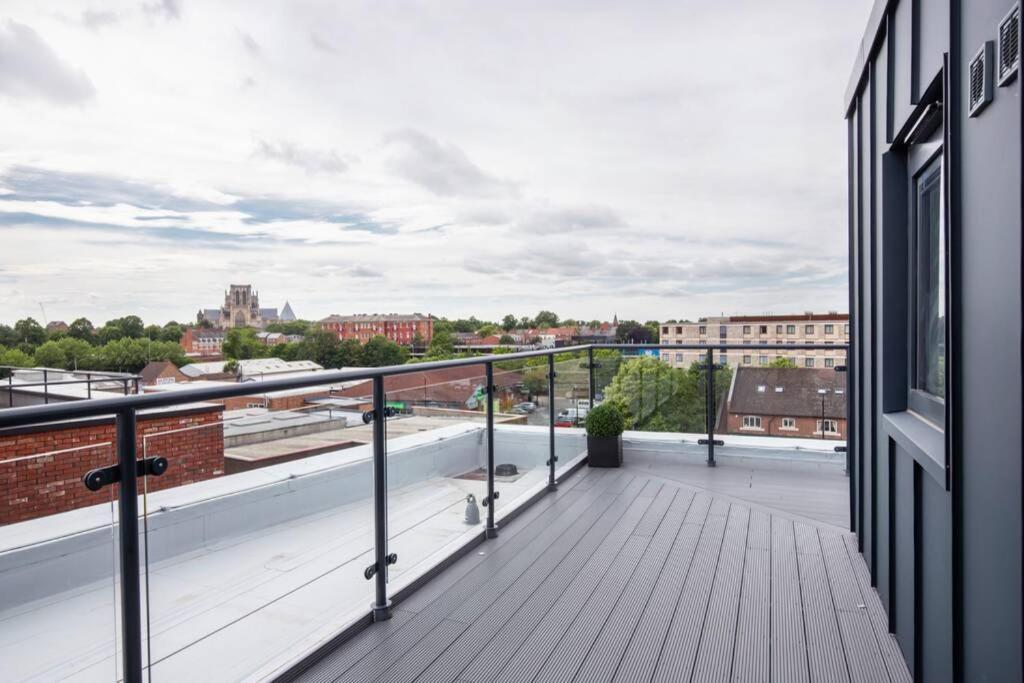 2 Bedroom Penthouse - Large Balcony - Minster View York Eksteriør bilde